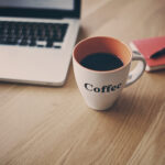Tu lucrezi mereu din cafenele?