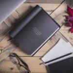 4 cărți potrivite pentru 4 colegi din departamente diferite
