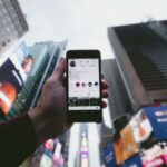 Tehnologia – Catalizator sau Obstacol pentru Interacțiunile dintre Oameni?